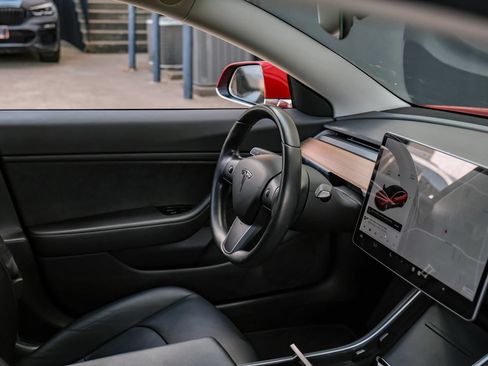 Used 2018 Tesla Model 3 Long Range RWD image 15