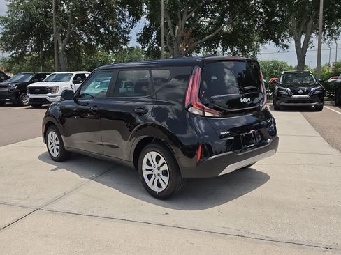 Certified 2025 Kia Soul LX FWD image 6