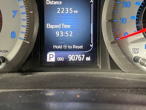 Used 2015 Toyota Sienna L image 19