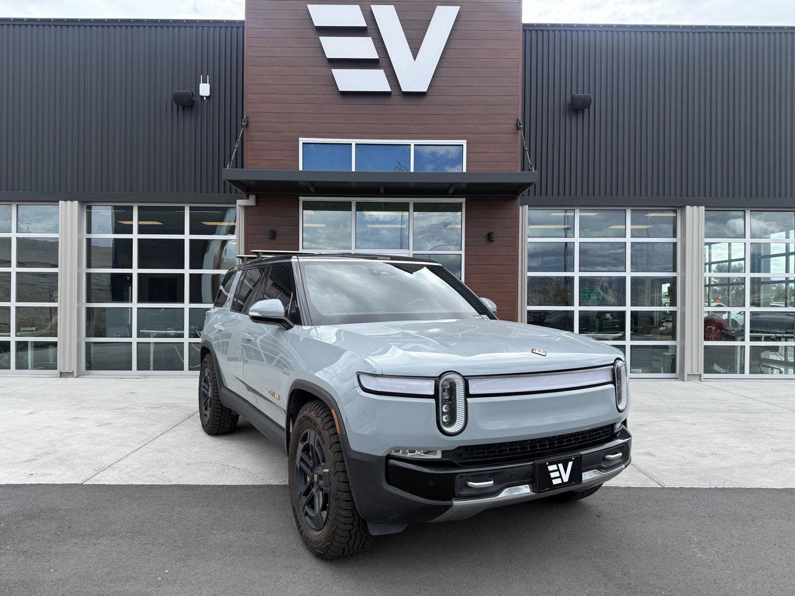 Used 2023 Rivian R1S Launch Edition Quad AWD/4WD image 2