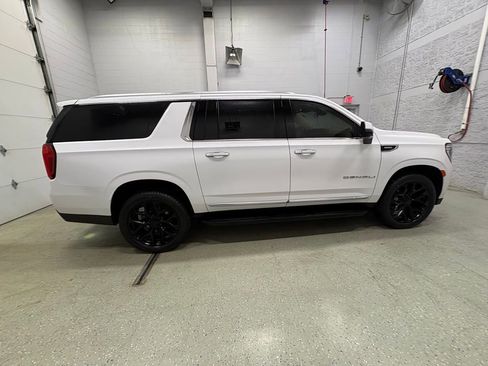Used 2021 GMC Yukon XL Denali AWD/4WD image 3