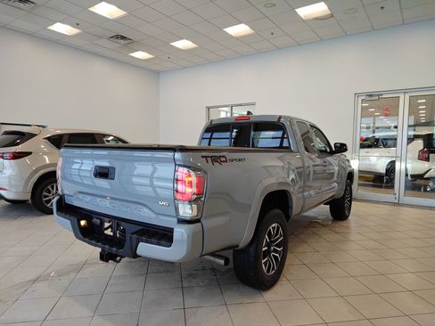 Used 2021 Toyota Tacoma TRD Sport image 3