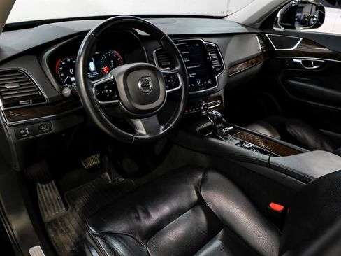 Used 2017 Volvo XC90 T6 Momentum w/ Vision Package image 3