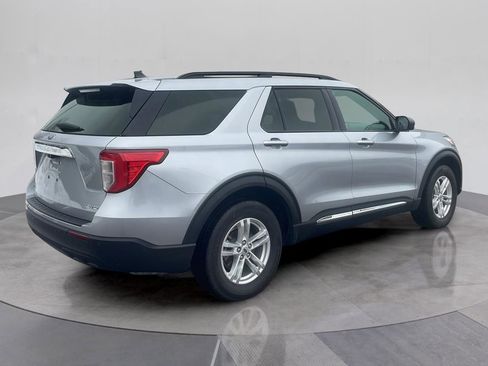 Used 2023 Ford Explorer XLT image 5