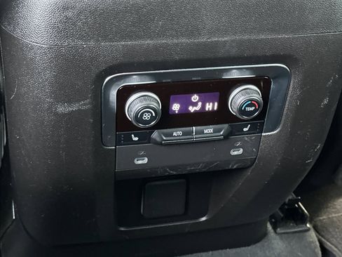 Used 2022 Chevrolet Suburban Premier image 43