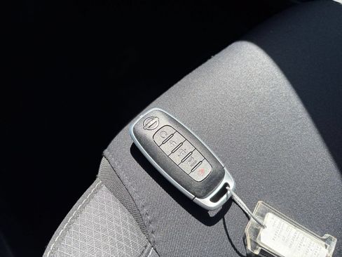 Used 2025 Nissan Pathfinder SV FWD image 21