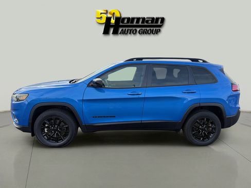 Used 2023 Jeep Cherokee Altitude Lux image 2