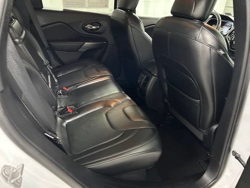 Used 2019 Jeep Cherokee Limited AWD/4WD image 14