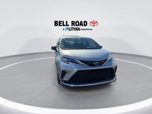 Certified 2023 Toyota Sienna XSE image 3