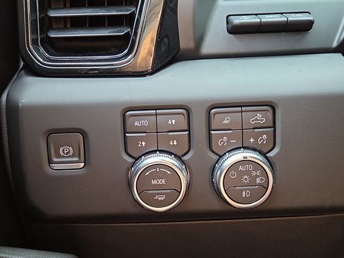 Used 2022 GMC Sierra 1500 AT4 w/ AT4 Premium Package AWD/4WD image 30