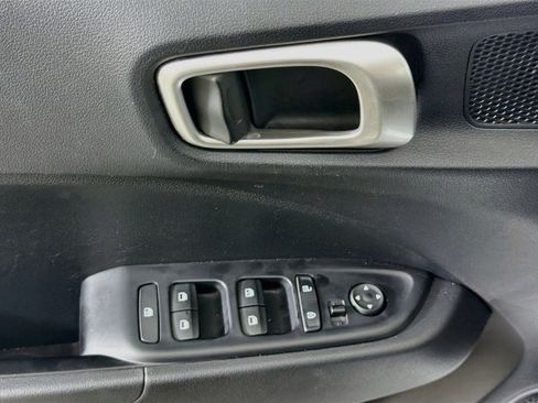 Used 2025 Hyundai Venue SEL FWD image 15