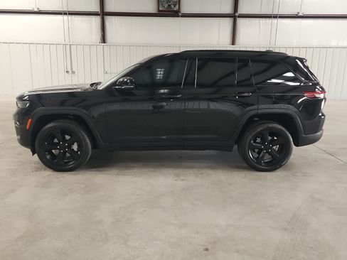 Used 2024 Jeep Grand Cherokee Limited w/ Black Appearance Package RWD image 2