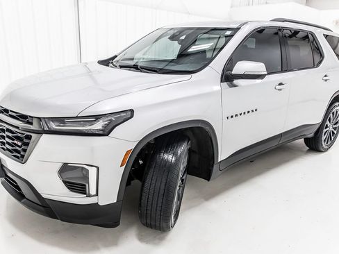 Used 2022 Chevrolet Traverse RS FWD image 2