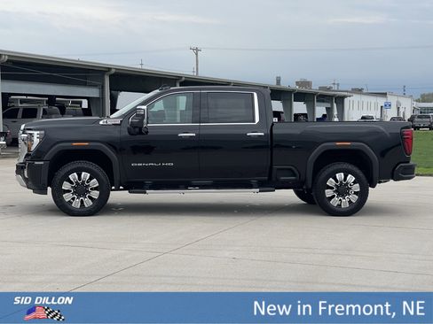 New 2025 GMC Sierra 2500 Denali w/ Denali Reserve Package image 19