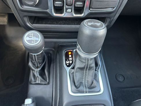 Used 2022 Jeep Wrangler Unlimited Sahara w/ LED Lighting Group AWD/4WD image 24