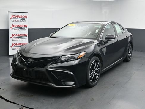 Used 2024 Toyota Camry SE FWD image 4