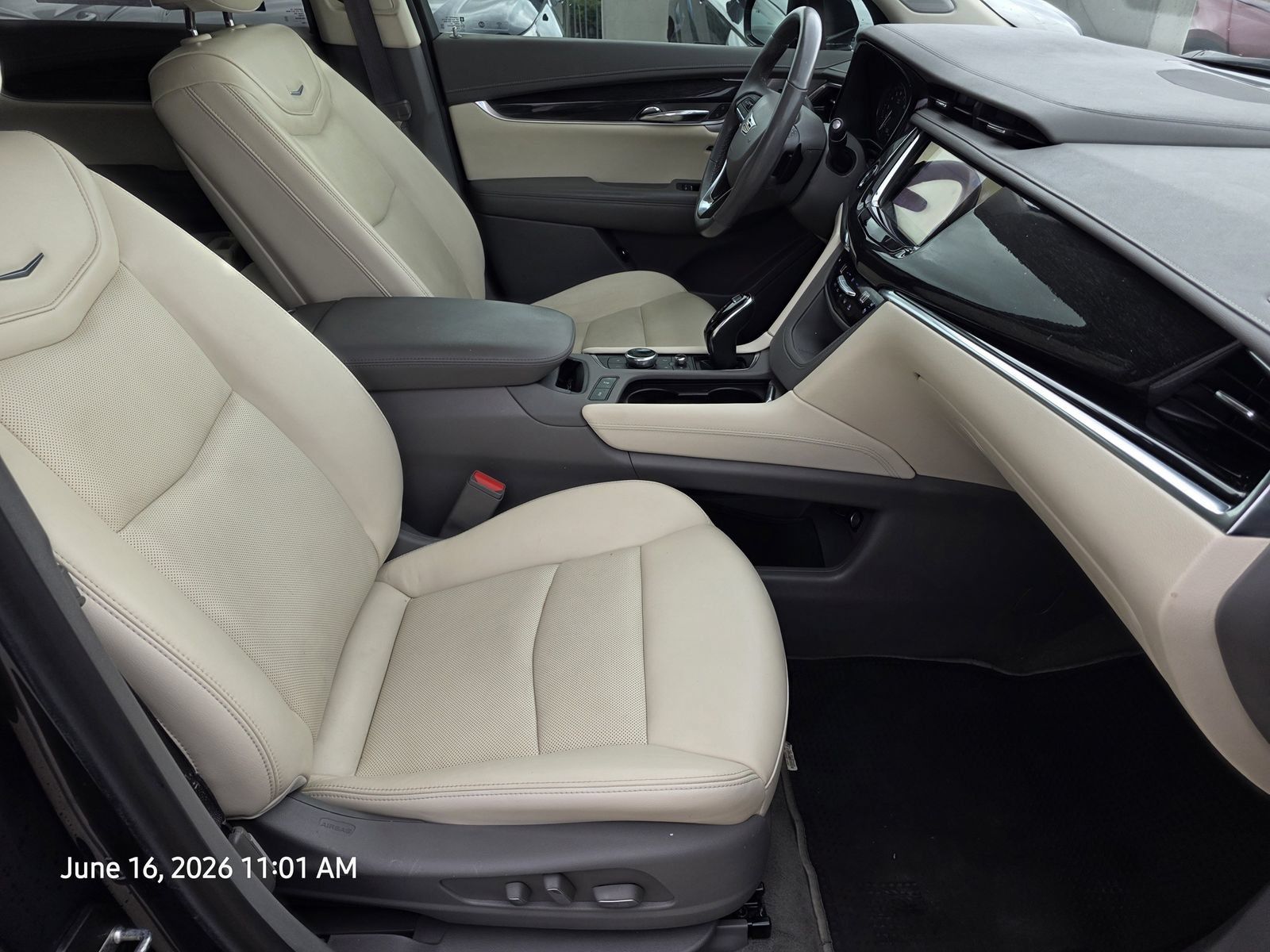 Used 2023 Cadillac XT6 Premium Luxury w/ Technology Package FWD image 12