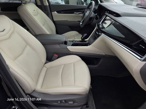 Used 2023 Cadillac XT6 Premium Luxury w/ Technology Package FWD image 12