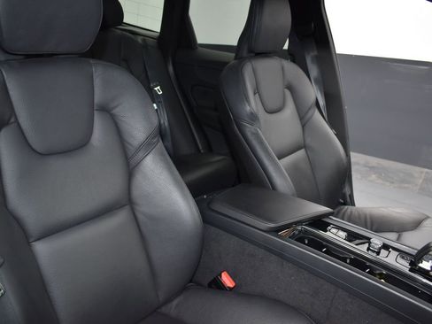 Used 2024 Volvo XC60 B5 Plus image 38