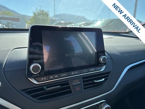 Used 2024 Nissan Altima 2.5 SV FWD image 25