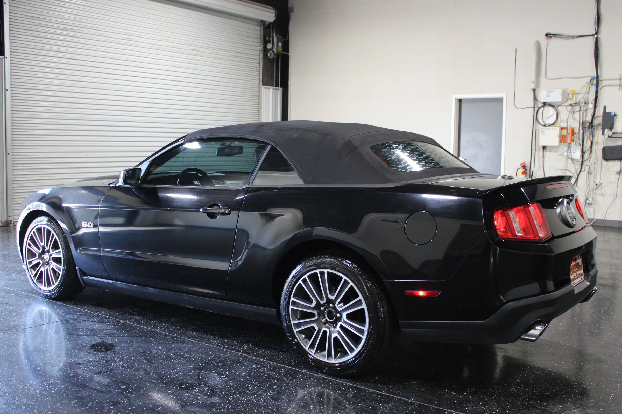 Used 2011 Ford Mustang GT Premium w/ Comfort Pkg RWD image 7