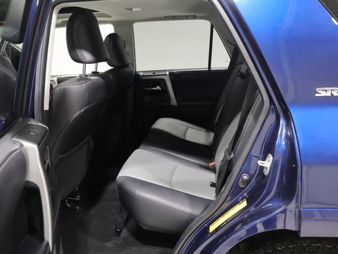 Used 2022 Toyota 4Runner SR5 Premium w/ Moonroof Package AWD/4WD image 18