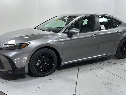 New 2026 Toyota Camry SE image 1