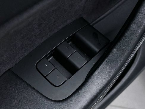 Used 2021 Tesla Model Y Long Range AWD/4WD image 17