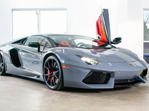 Used 2013 Lamborghini Aventador LP 700-4 image 6