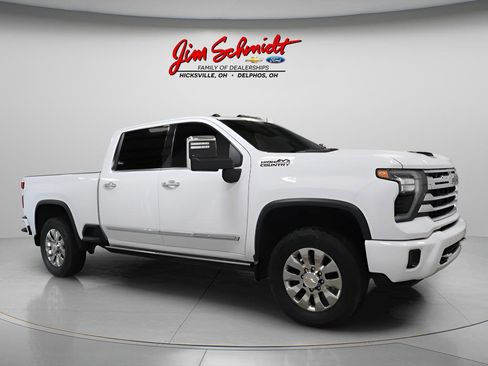 Used 2024 Chevrolet Silverado 2500 High Country w/ High Country Premium Package AWD/4WD image 2