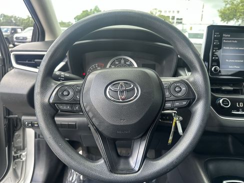 Used 2021 Toyota Corolla LE FWD image 11