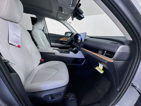 New 2026 Toyota Grand Highlander Limited image 29