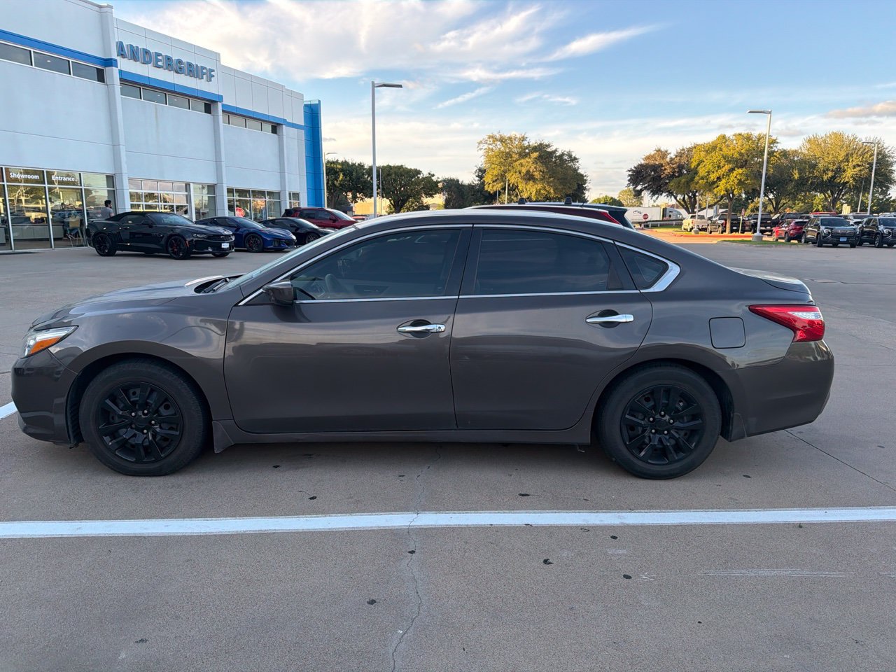 Used 2017 Nissan Altima 2.5 S w/ Power Driver Seat Package FWD image 1