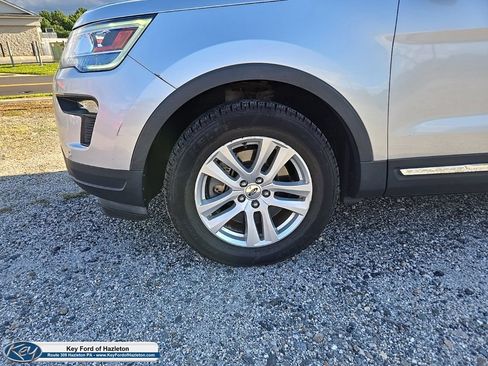 Used 2019 Ford Explorer XLT w/ Equipment Group 202A AWD/4WD image 4