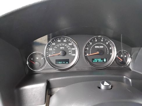 Used 2006 Jeep Commander Limited w/ Trailer Tow Group IV image 13