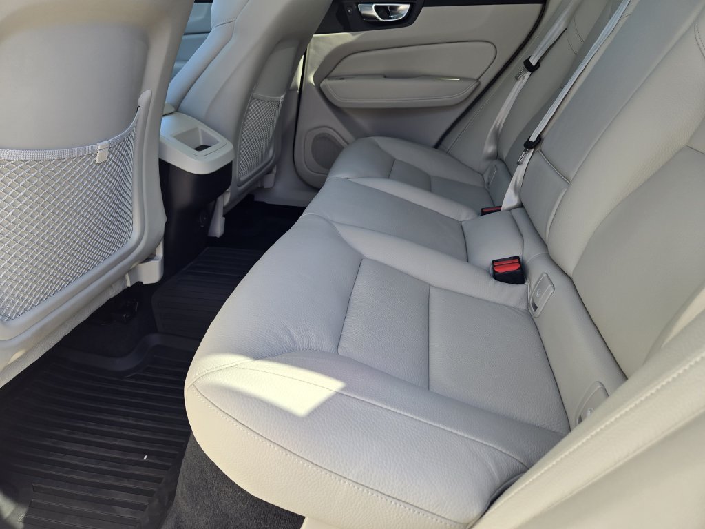 Certified 2025 Volvo XC60 B5 Core w/ Protection Package Premier AWD/4WD image 24
