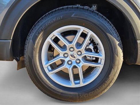 New 2026 Ford Explorer Active RWD image 10