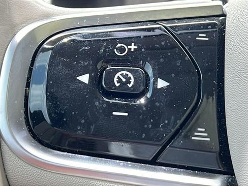 Used 2023 Volvo XC60 B5 Plus w/ Climate Package FWD image 25