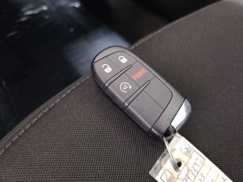 Used 2023 Jeep Renegade Latitude AWD/4WD image 33