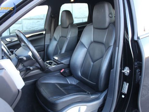 Used 2014 Porsche Cayenne Platinum Edition image 32