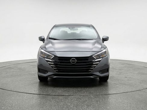 Used 2025 Nissan Versa SV image 2