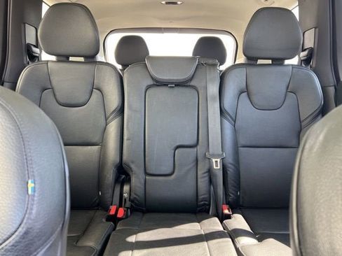 Used 2021 Volvo XC90 T5 Momentum w/ Protection Package Premier image 11