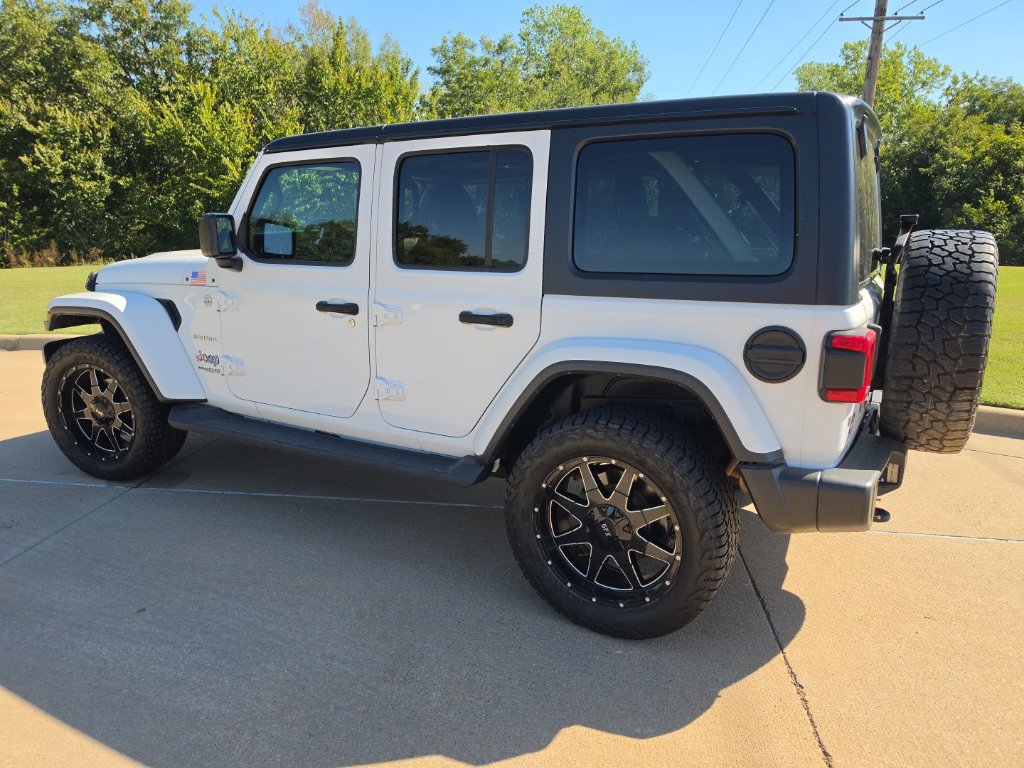 Used 2018 Jeep Wrangler Unlimited Sahara AWD/4WD image 4