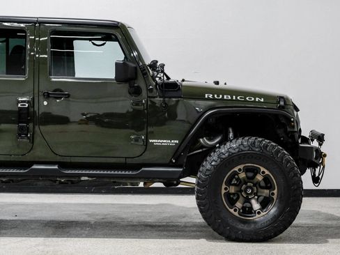 Used 2015 Jeep Wrangler Unlimited Rubicon w/ Connectivity Group AWD/4WD image 13