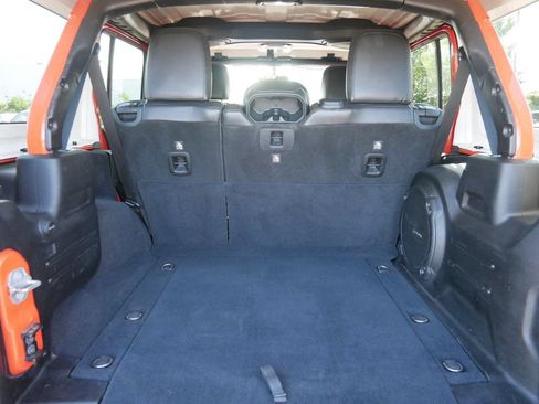Used 2019 Jeep Wrangler Unlimited Rubicon w/ Cold Weather Group AWD/4WD image 12