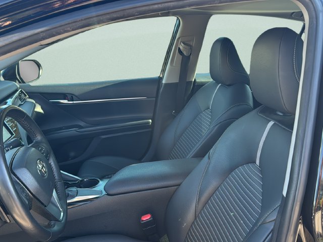 Used 2019 Toyota Camry SE w/ Convenience Package FWD image 9