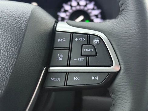 Used 2025 Toyota Sienna XLE image 20