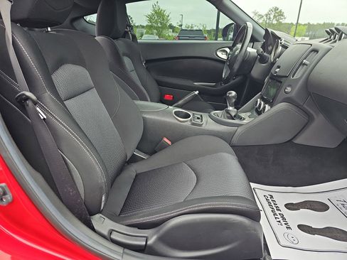 Used 2020 Nissan 370Z Coupe RWD image 11