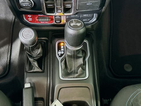 Used 2024 Jeep Wrangler Unlimited Rubicon 4xe AWD/4WD image 23