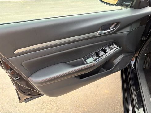 Used 2025 Nissan Altima 2.5 SR FWD image 10